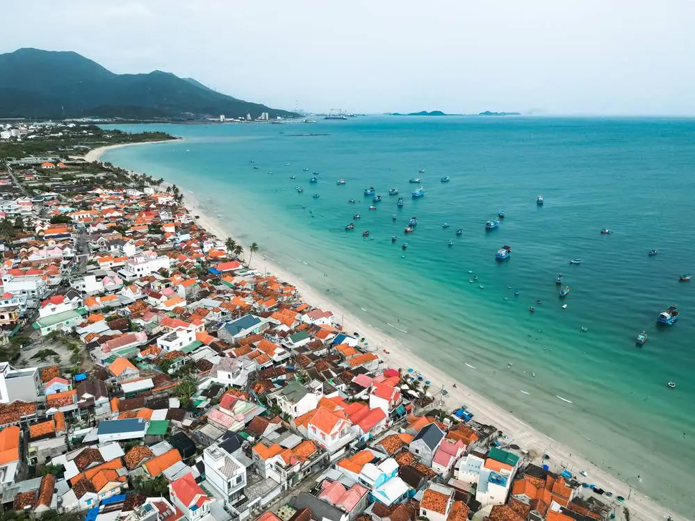 bãi biển dốc lết khánh hoà