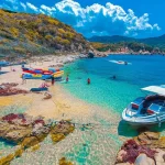Bãi biển Vĩnh Hy trong xanh và hoang sơ