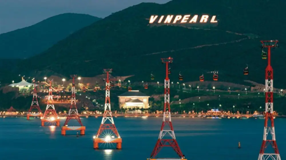 cáp treo vượt biển Vinpearl Nha Trang nhìn từ trên cao
