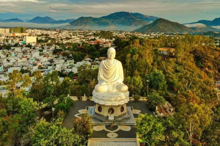 chùa Long Sơn Nha Trang nhìn từ trên cao