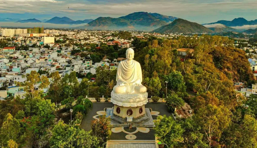 chùa Long Sơn Nha Trang nhìn từ trên cao