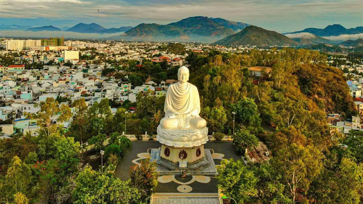 chùa Long Sơn Nha Trang nhìn từ trên cao