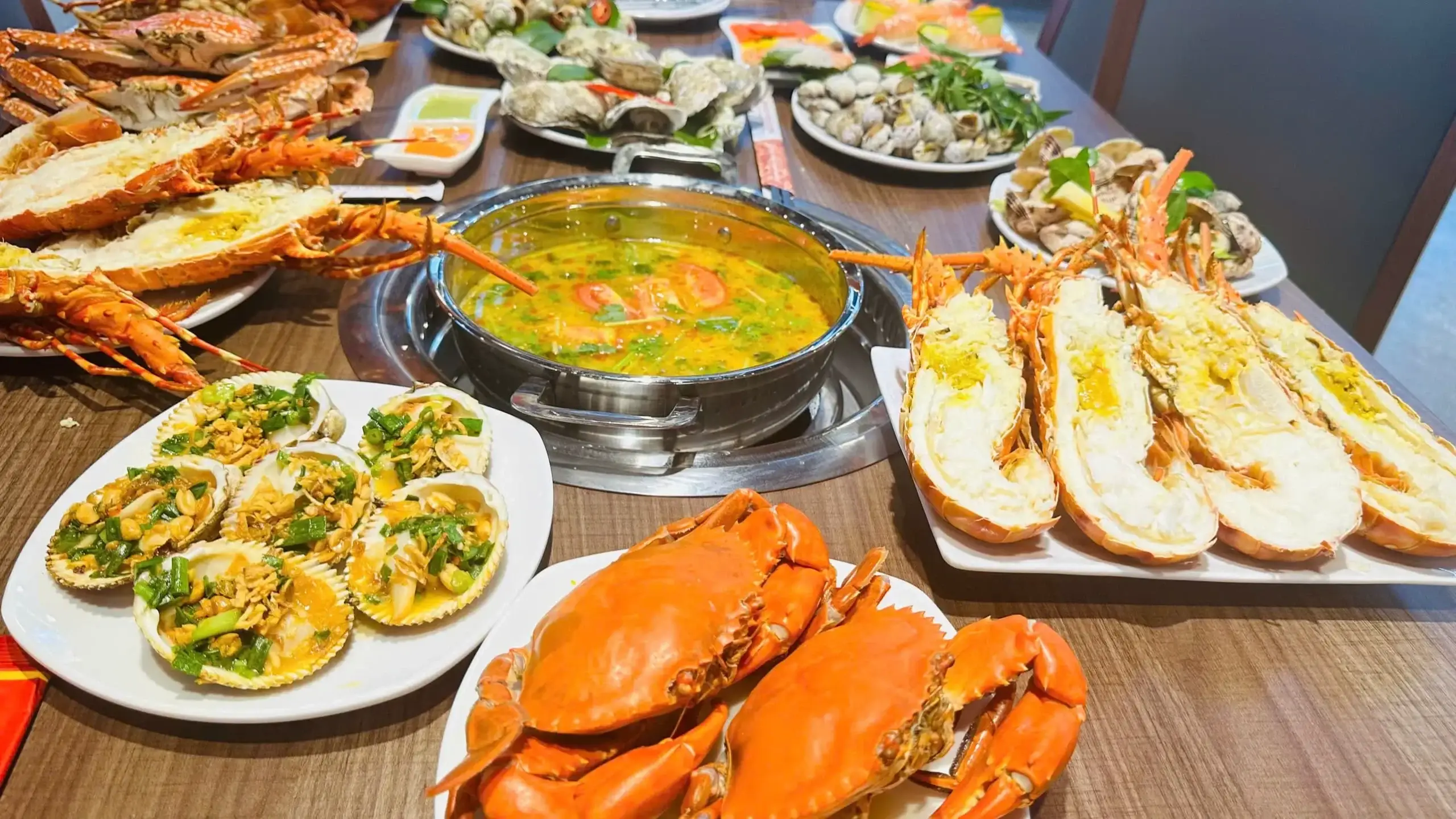 Hải sản tươi ngon tại tour vịnh Nha Trang