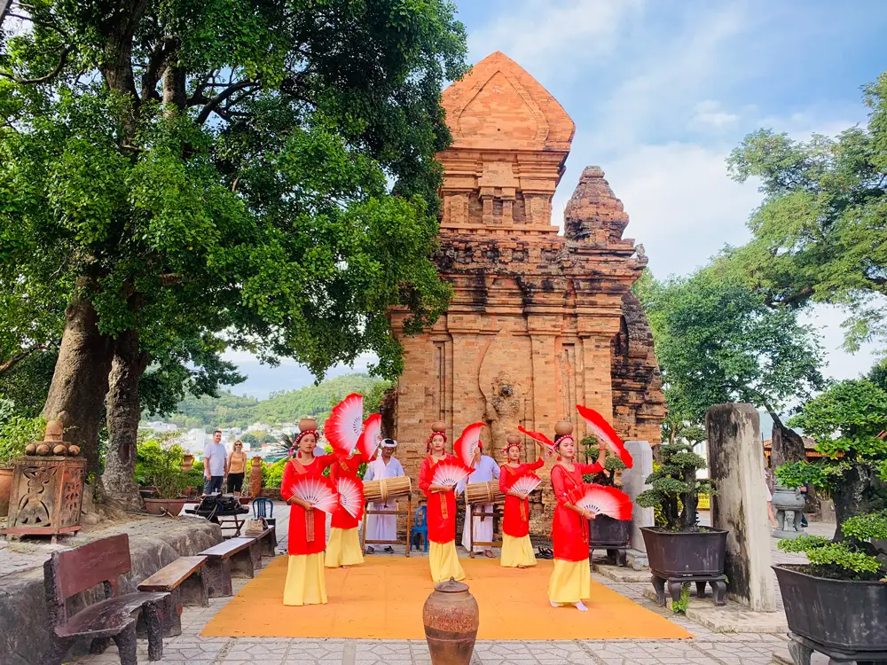 Lễ hội Tháp Bà Ponagar Nha Trang tháng 3 âm lịch
