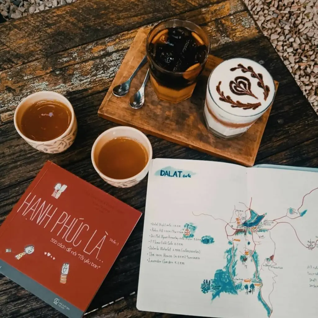Ly cà phê nóng hổi tại quán Still Cafe Đà Lạt