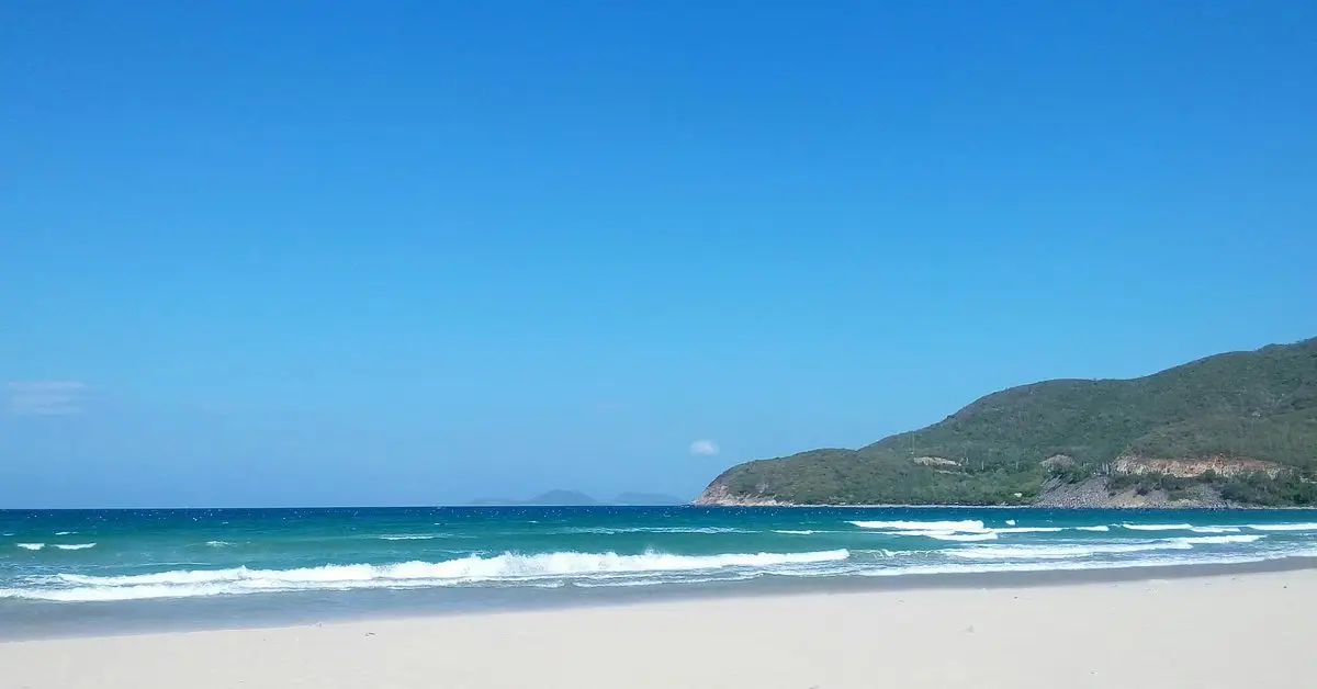 tắm biển bãi dài nha trang