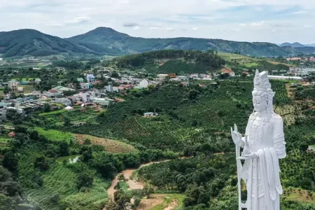 Toàn cảnh Chùa Linh Ẩn giữa núi rừng Tây Nguyên
