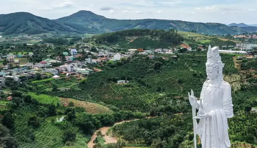 Toàn cảnh Chùa Linh Ẩn giữa núi rừng Tây Nguyên