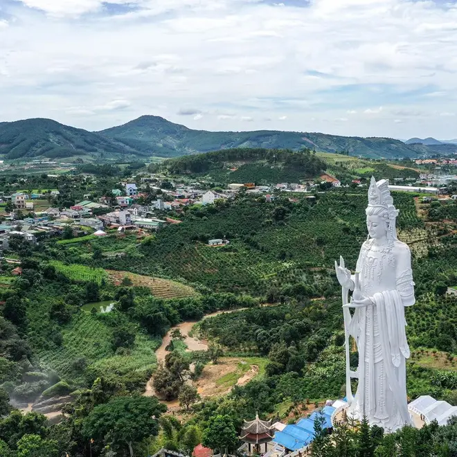 Toàn cảnh Chùa Linh Ẩn giữa núi rừng Tây Nguyên
