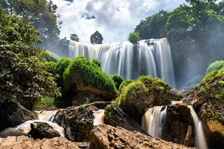 Toàn cảnh Thác Voi Đà Lạt hùng vĩ