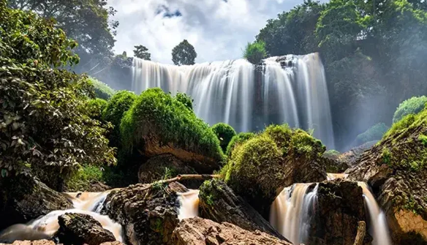 Toàn cảnh Thác Voi Đà Lạt hùng vĩ