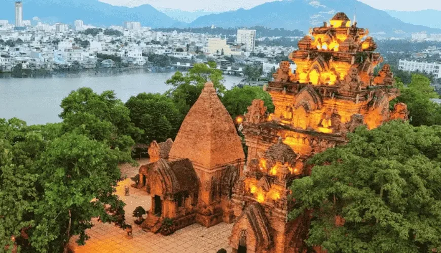 Toàn cảnh Tháp Bà Ponagar tại Nha Trang năm 2025