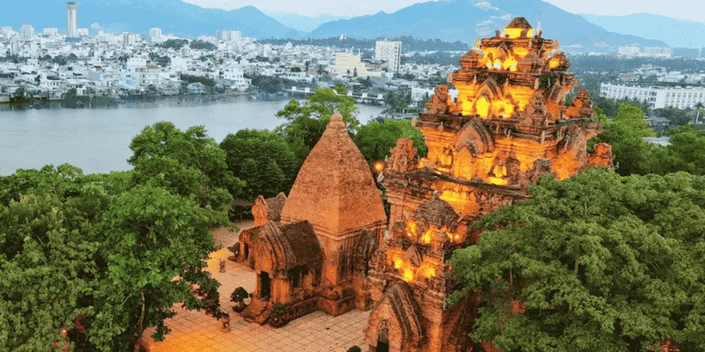 Toàn cảnh Tháp Bà Ponagar tại Nha Trang năm 2025