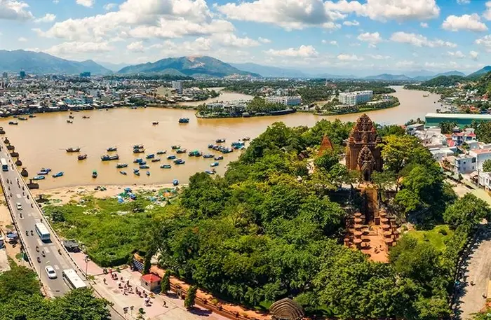Toàn cảnh Tháp Bà Ponagar Nha Trang