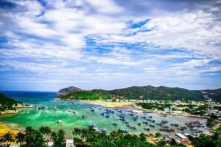 Vịnh Vĩnh Hy nhìn từ trên cao
