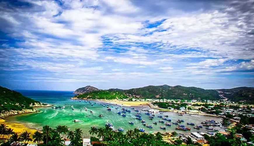 Vịnh Vĩnh Hy nhìn từ trên cao
