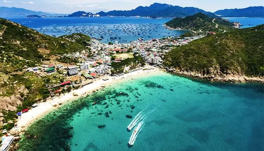 Cam Ranh biển xanh cát trắng 2025