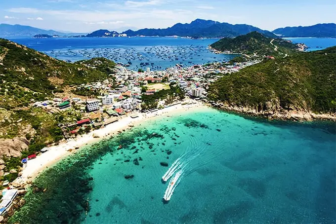Cam Ranh biển xanh cát trắng 2025