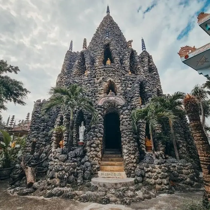 Chùa Ốc Cam Ranh độc đáo