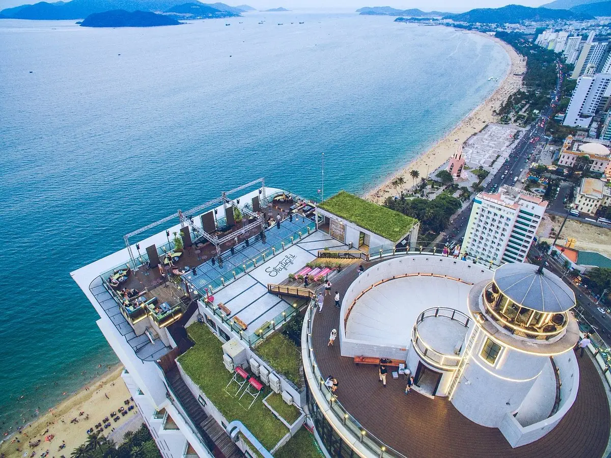 hồ bơi vô cực tại resort Nha Trang
