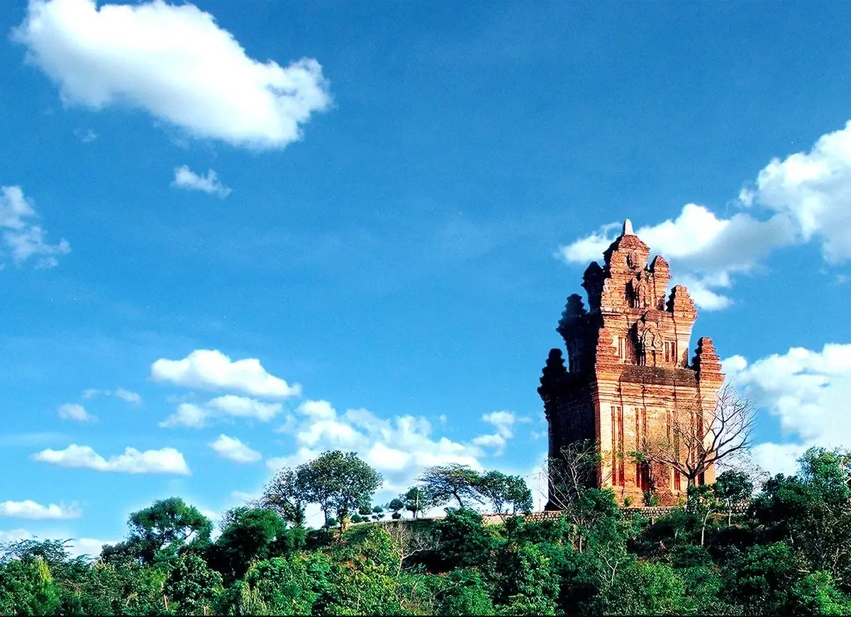 Kiến trúc cổ và hoa văn Tháp Nhạn di tích Chămpa
