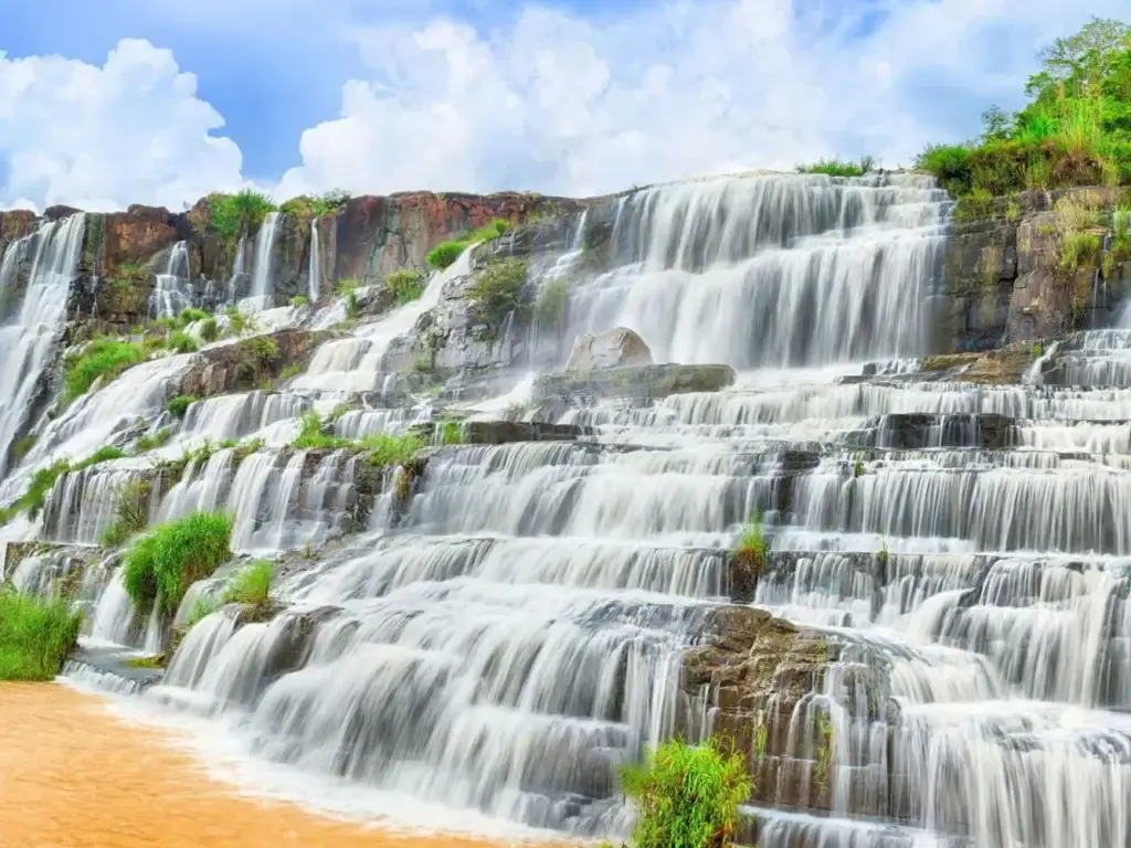 Thác Pongour bảy tầng giữa rừng xanh Lâm Đồng
