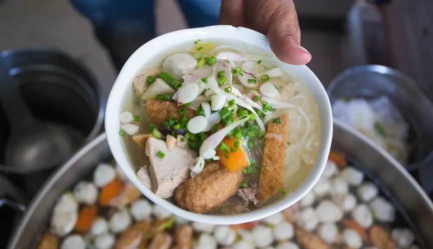 Tô bún cá Nguyên Loan Nha Trang nóng hổi