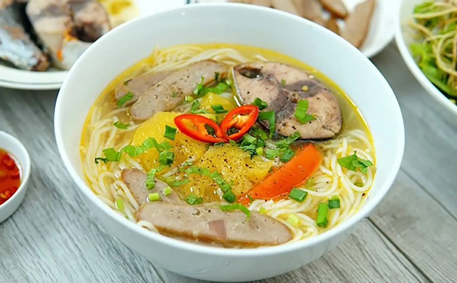 nấu bún cá Nha Trang chuẩn vị với chả cá dai ngon