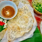 Bánh đập Nha Trang giòn ngon ăn kèm nước chấm