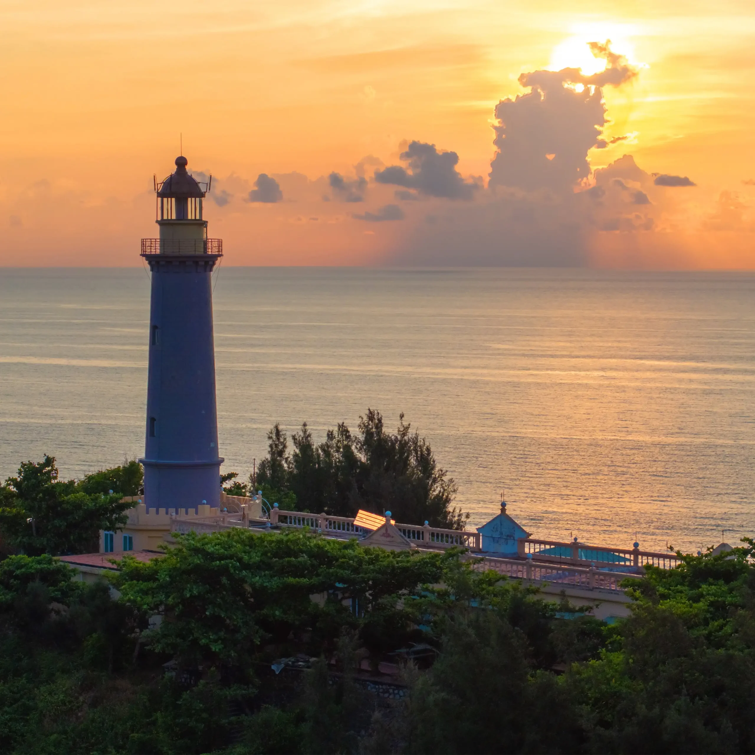 Cảnh bình minh và vòng cung cát trắng Đại Lãnh