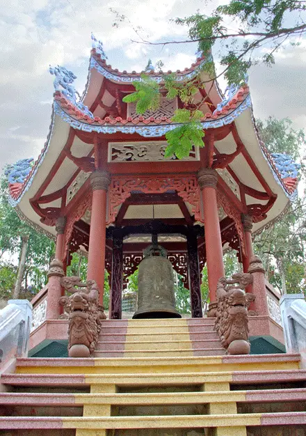 Chuông đồng Chùa Long Sơn nặng 1.500kg