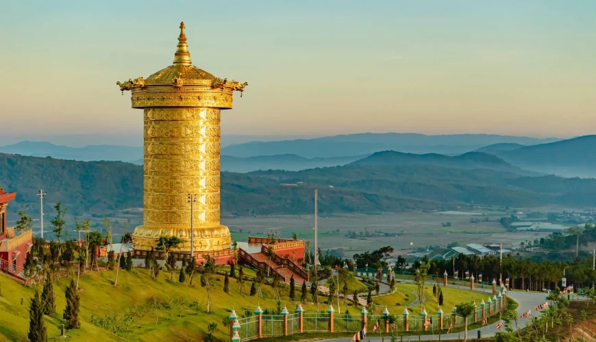 Đại Bảo Tháp Kinh Luân Samten Hills Đà Lạt