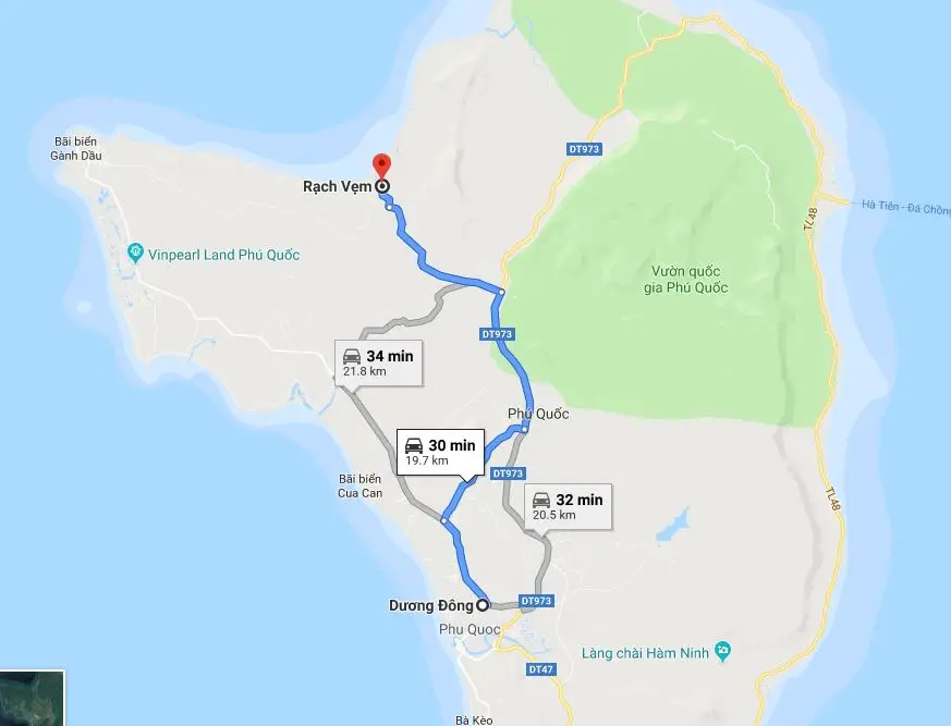 Đoạn đường đi bằng xe máy dẫn vào làng chài Rạch Vẹm