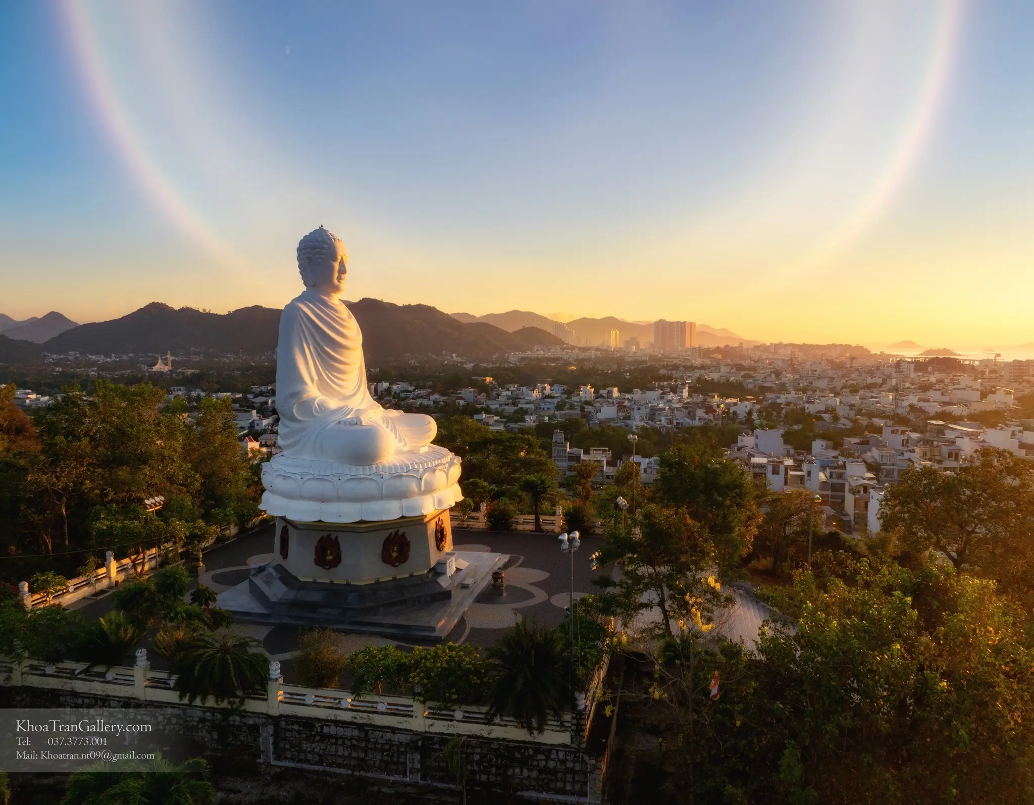 Kim Thân Phật Tổ Nha Trang nhìn từ chân đồi