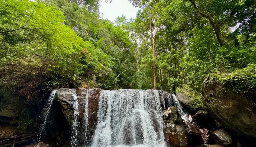 Thác nước Suối Tranh Waterfall hùng vĩ