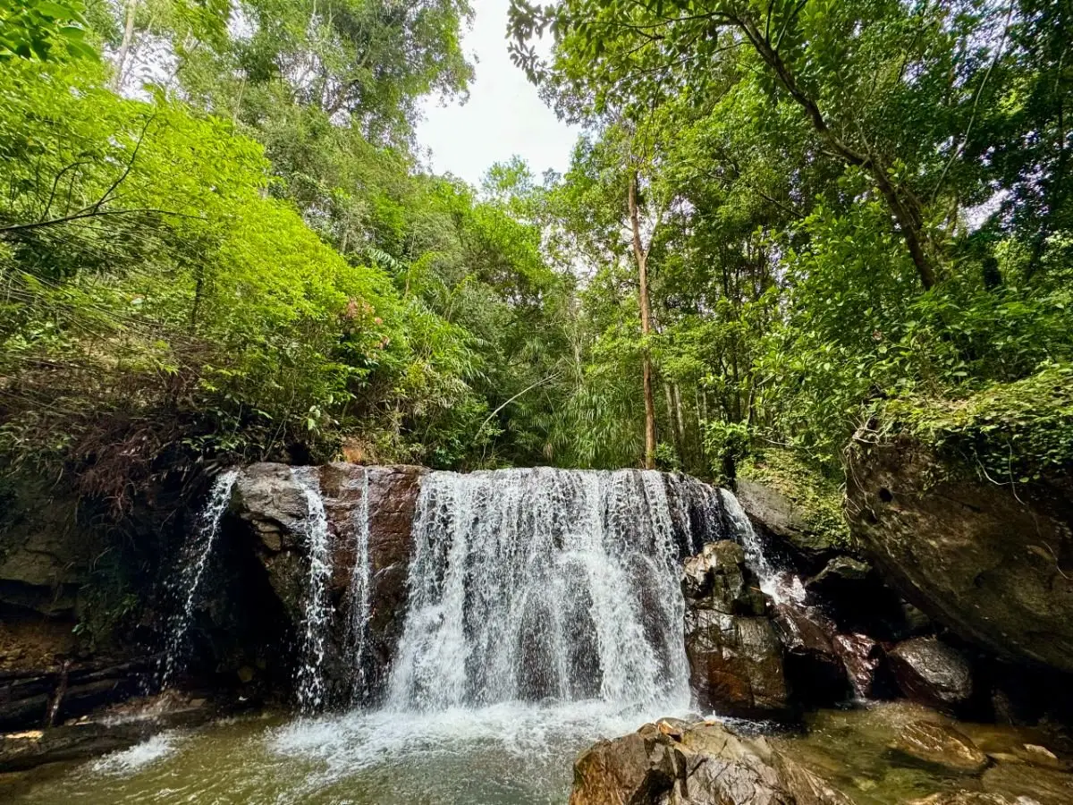 Thác nước Suối Tranh Waterfall hùng vĩ