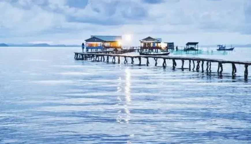 Toàn cảnh làng chài Rạch Vẹm yên bình nhìn từ trên cao