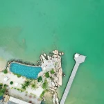 Vịnh Ninh Vân Nha Trang nhìn từ trên cao, nước biển xanh ngọc