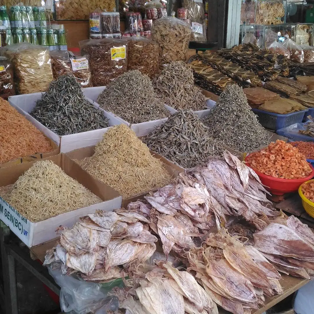 Gian hàng bán mực khô, cá khô đặc sản Nha Trang